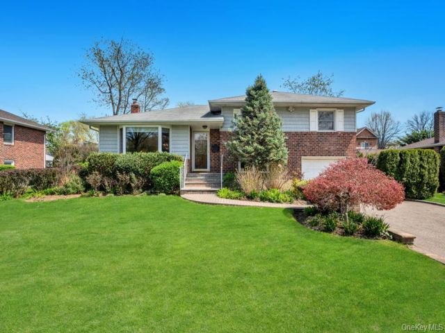 [Manhasset Hills Real Estate, listing number 7277892]