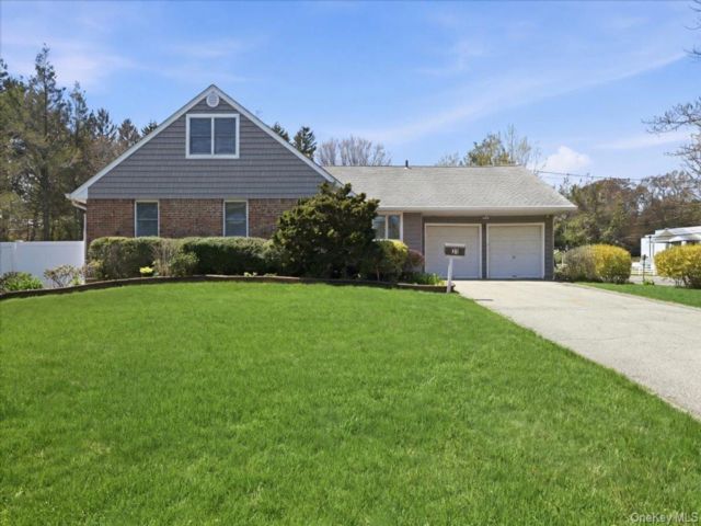  4 BR,  3.00 BTH &nbsp;Exp ranch style home in Syosset