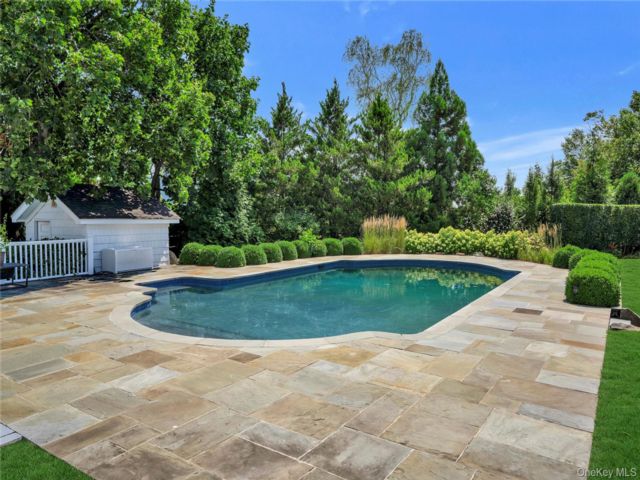  5 BR,  5.00 BTH &nbsp;Cape cod style home in Mamaroneck