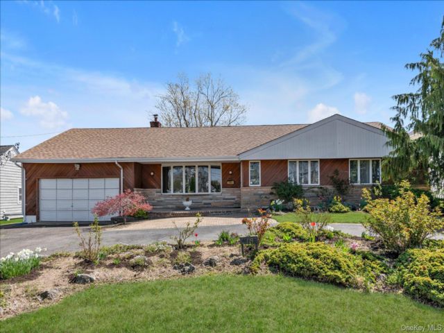  4 BR,  3.00 BTH &nbsp;Exp ranch style home in Massapequa