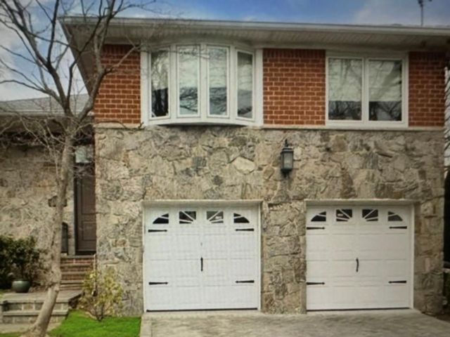  4 BR,  3.00 BTH &nbsp;Hi ranch style home in Malba