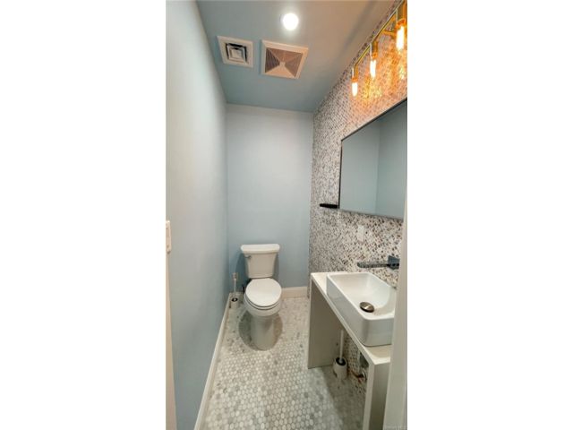  4 BR,  5.00 BTH &nbsp;Contemporary style home in Little Neck