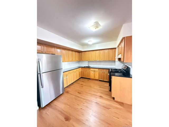  3 BR,  2.00 BTH &nbsp;House style home in Ozone Park