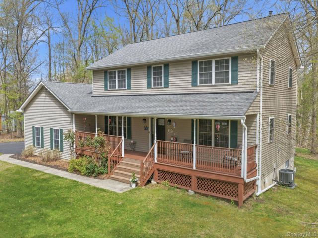  4 BR,  3.00 BTH &nbsp;Colonial style home in Washingtonville