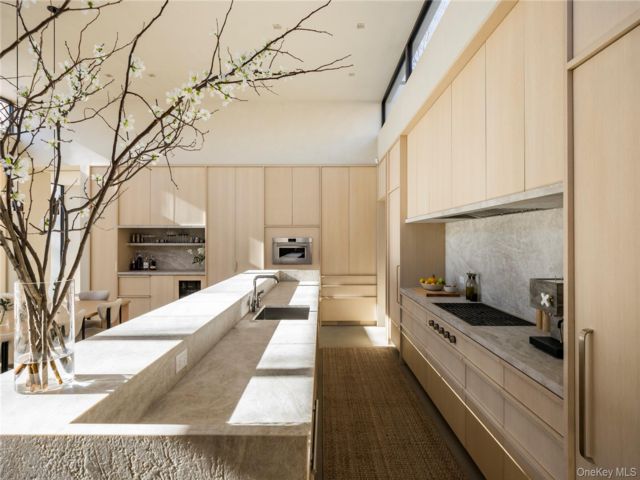 [PHOTO]