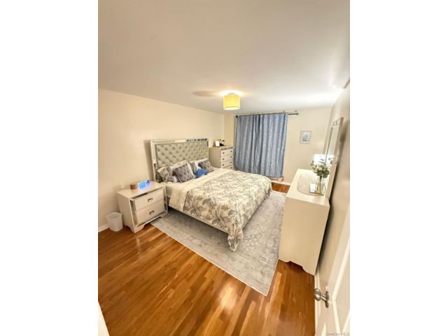  1 BR,  1.00 BTH &nbsp;Other style home in Elmhurst