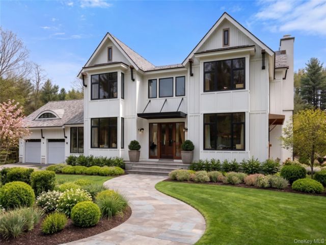  5 BR,  6.00 BTH &nbsp;Modern style home in Bedford