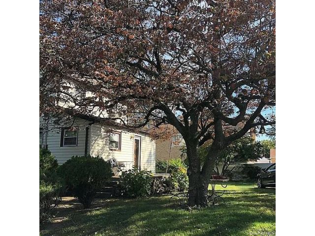  5 BR,  2.00 BTH &nbsp;Traditional style home in Fresh Meadows