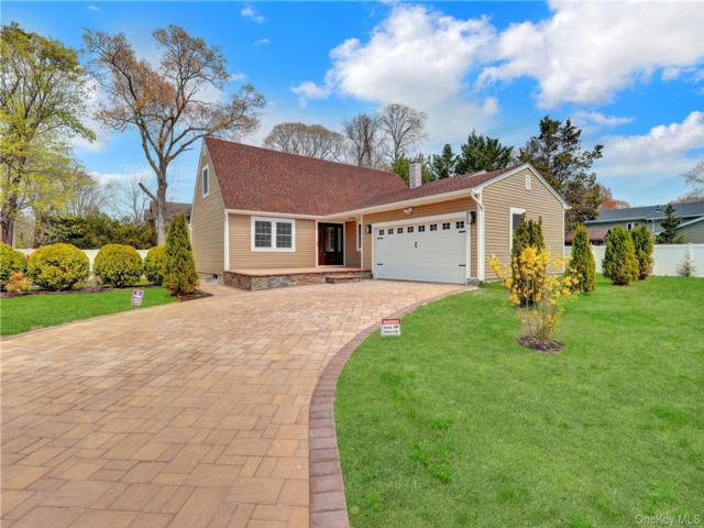  5 BR,  4.00 BTH &nbsp;A-frame style home in Bohemia