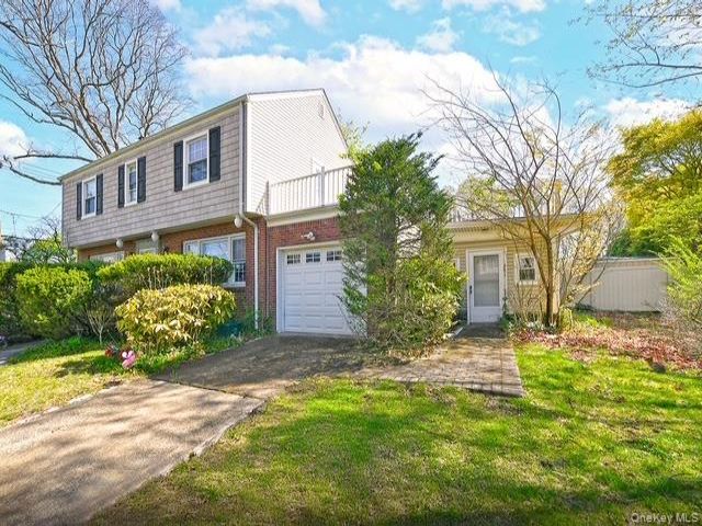  3 BR,  2.00 BTH &nbsp;Colonial style home in Merrick