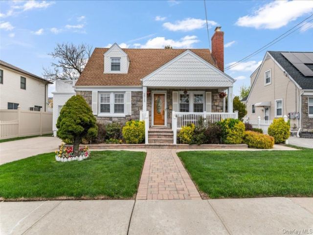  4 BR,  2.00 BTH &nbsp;Cape cod style home in Baldwin