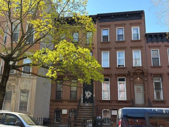  6 BR,  0.00 BTH &nbsp;Colonial style home in Bedford Stuyvesant
