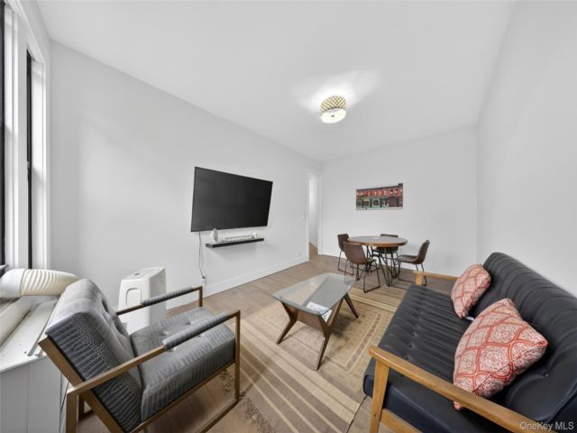 [PHOTO]