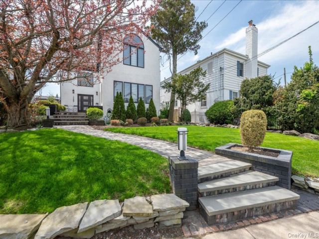  4 BR,  4.00 BTH &nbsp;Contemporary style home in Atlantic Beach