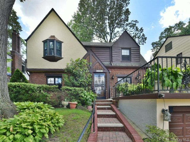 [Briarwood Real Estate, listing number 7278323]