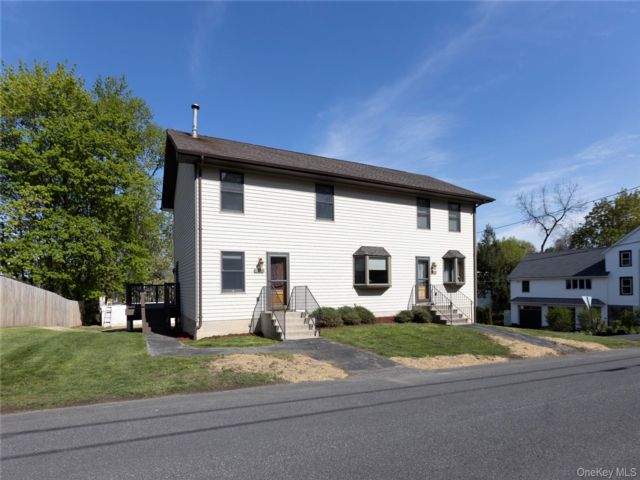  3 BR,  3.00 BTH &nbsp;Colonial style home in Marlboro