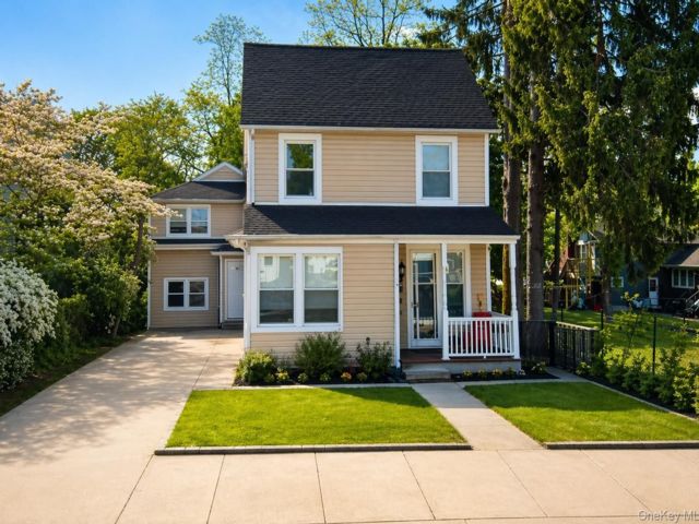  4 BR,  1.00 BTH &nbsp;Other style home in Kings Park