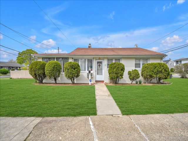  3 BR,  2.00 BTH &nbsp;Ranch style home in Valley Stream