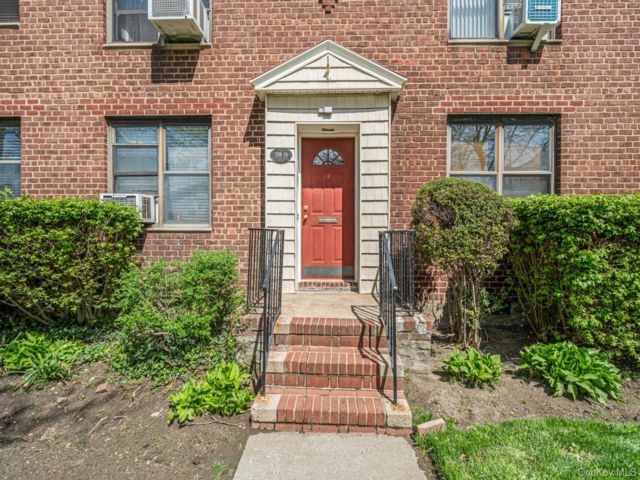  1 BR,  1.00 BTH &nbsp;Garden style home in Flushing