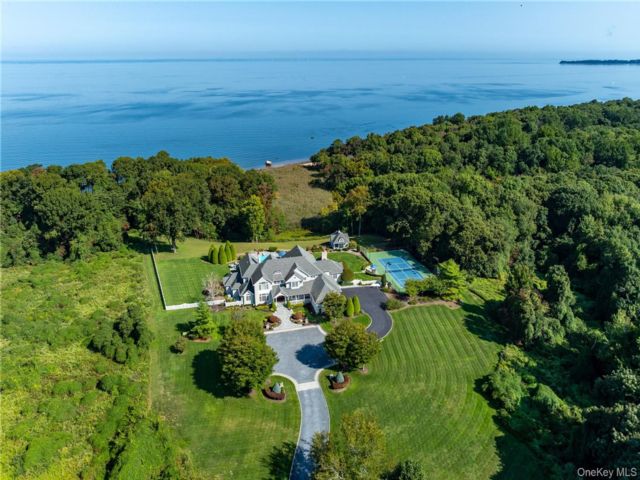  6 BR, 10.00 BTH &nbsp;Estate style home in Nissequogue
