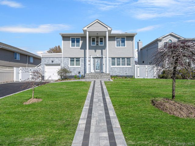  4 BR,  3.00 BTH &nbsp;Colonial style home in Massapequa