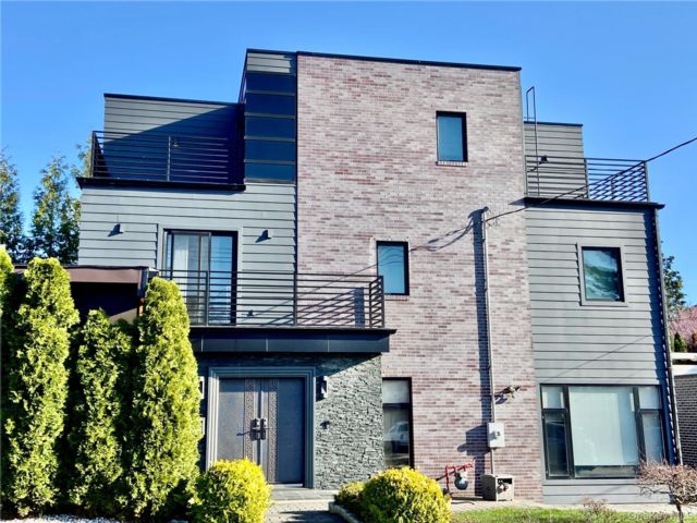  5 BR,  5.00 BTH &nbsp;Contemporary style home in Little Neck