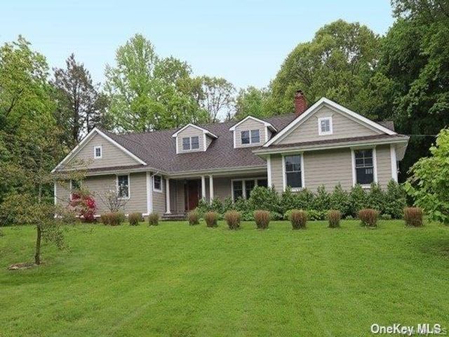  4 BR,  4.00 BTH &nbsp;Exp ranch style home in Muttontown