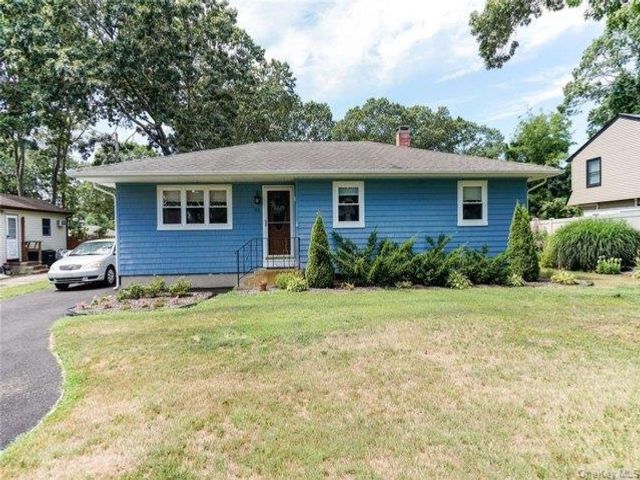  3 BR,  1.00 BTH &nbsp;Ranch style home in Shirley