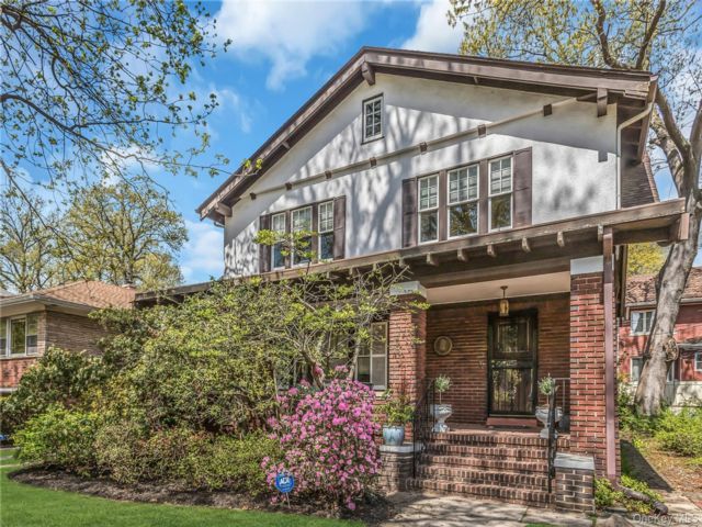  4 BR,  2.00 BTH &nbsp;Colonial style home in Kew Gardens