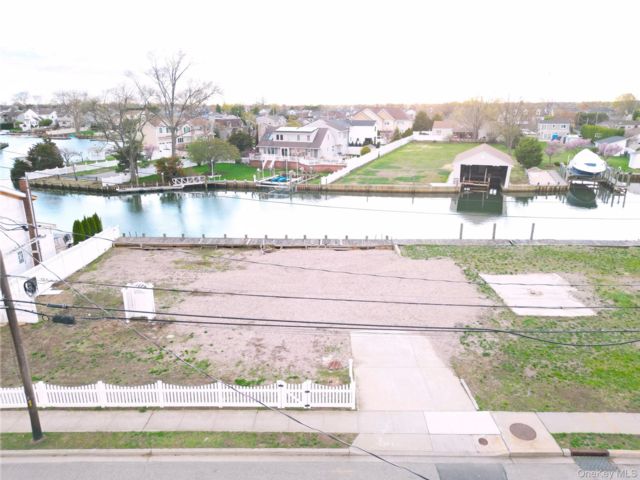 Lot <b>Size:</b>  &nbsp;House style home in Massapequa