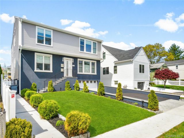  7 BR,  5.00 BTH &nbsp;House style home in Mamaroneck