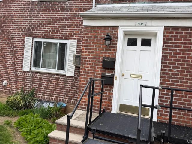  2 BR,  1.00 BTH &nbsp;Other style home in Glen Oaks