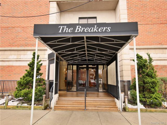  3 BR,  2.00 BTH &nbsp;Other style home in Long Beach