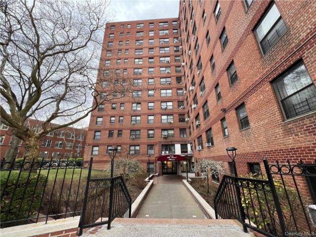  2 BR,  1.00 BTH &nbsp;Other style home in Rego Park