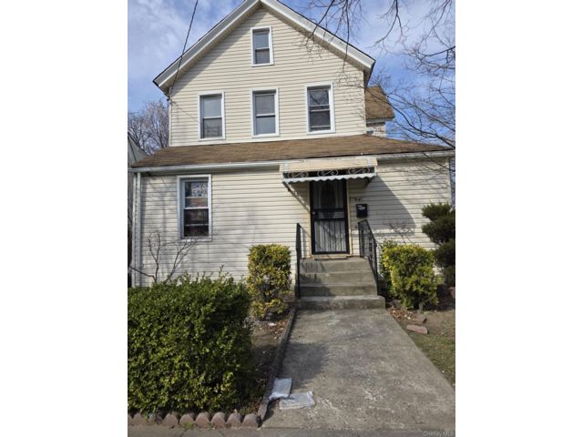  3 BR,  1.00 BTH &nbsp;Colonial style home in Springfield Gardens