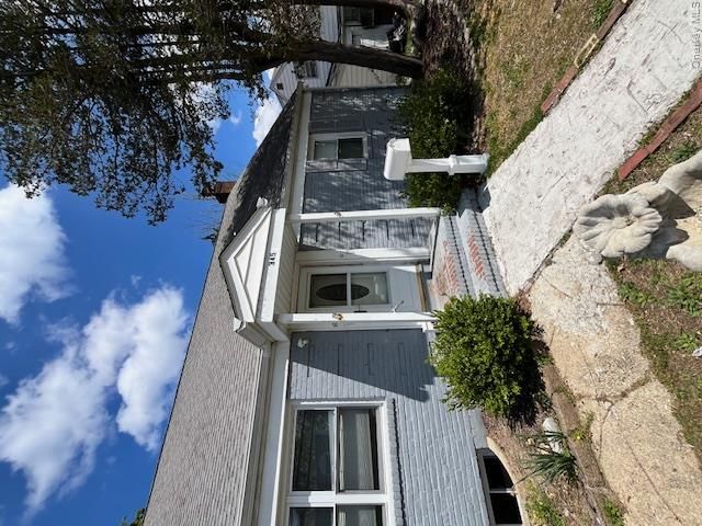  4 BR,  3.00 BTH &nbsp;A-frame style home in West Hempstead