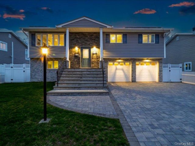  4 BR,  2.00 BTH &nbsp;Hi ranch style home in Oceanside