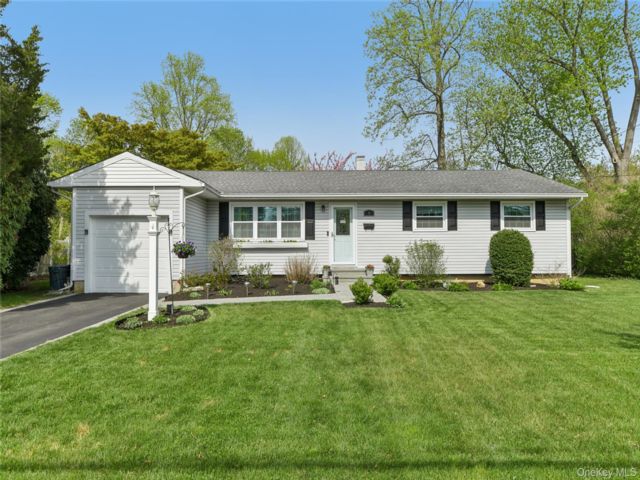  3 BR,  1.00 BTH &nbsp;Ranch style home in Port Jefferson Station