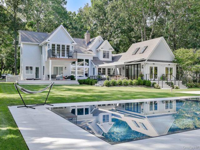  6 BR,  7.00 BTH &nbsp;Traditional style home in Sag Harbor