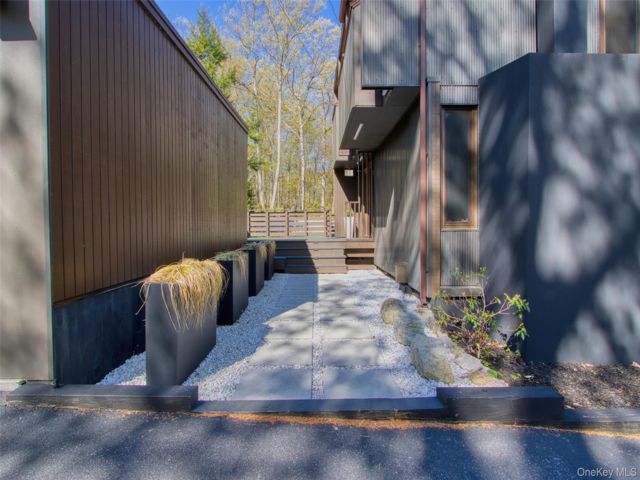 [PHOTO]