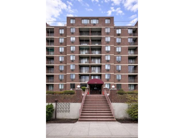  2 BR,  1.00 BTH &nbsp;Other style home in Flushing