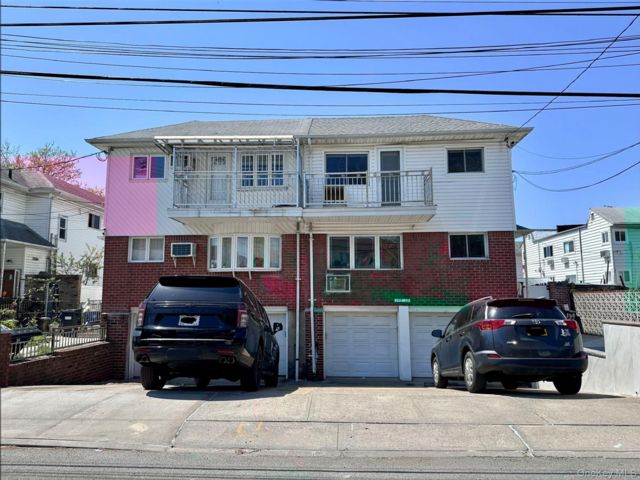  3 BR,  2.00 BTH &nbsp;Other style home in Howard Beach