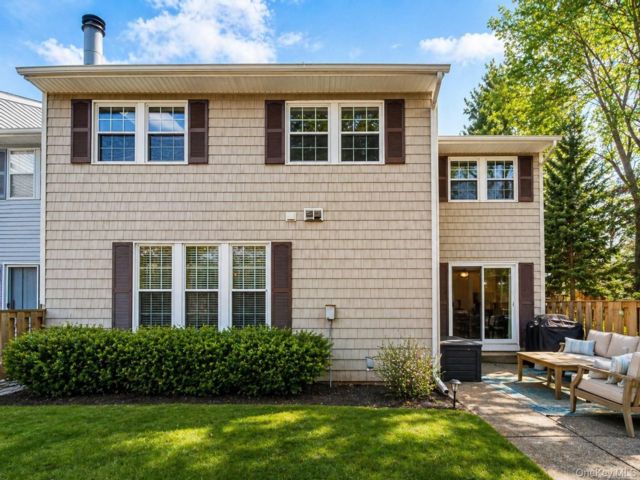  3 BR,  3.00 BTH &nbsp;Condo style home in Woodbury