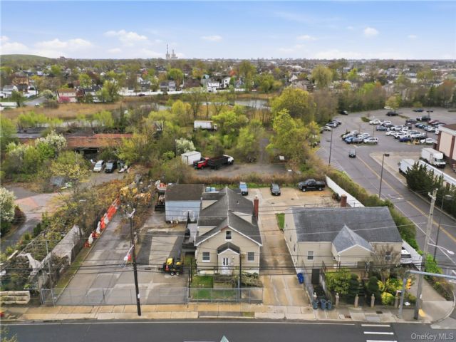 Studio,  0.00 BTH &nbsp;Commercial style home in Oceanside