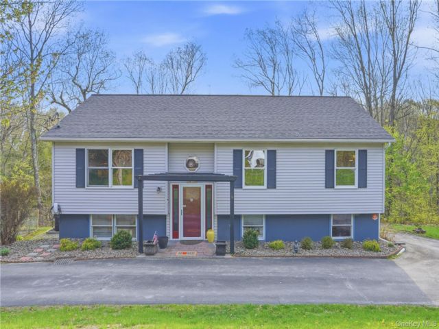  3 BR,  3.00 BTH &nbsp;Raised ranch style home in Marlboro