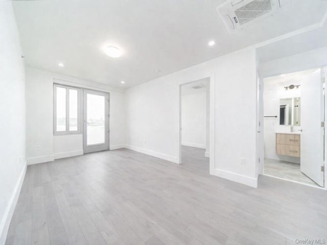  1 BR,  1.00 BTH &nbsp;Other style home in Flushing