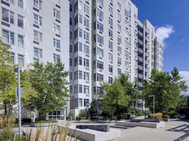  2 BR,  2.00 BTH &nbsp;Modern style home in Flushing