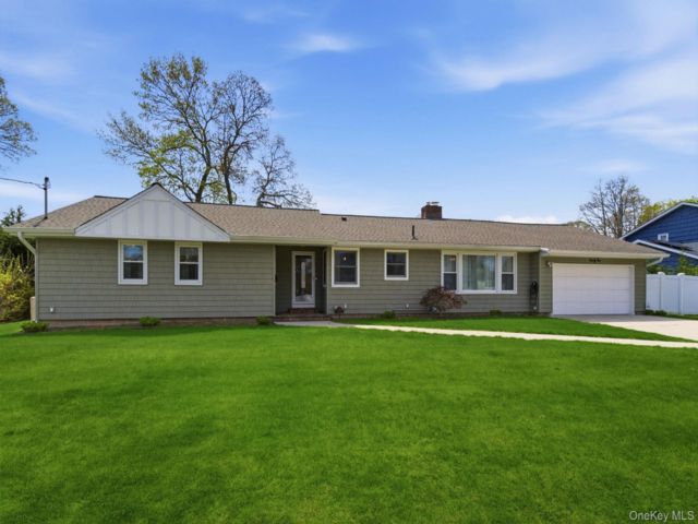  3 BR,  2.00 BTH &nbsp;Ranch style home in Ronkonkoma