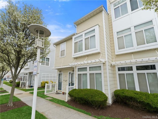  4 BR,  3.00 BTH &nbsp;Other style home in Arverne