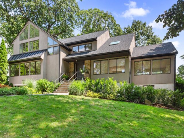  5 BR,  5.00 BTH &nbsp;Contemporary style home in New Rochelle